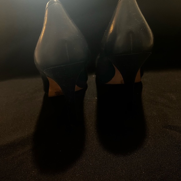 COACH BLACK LEATHER PUMPS - Picture 2 of 5
